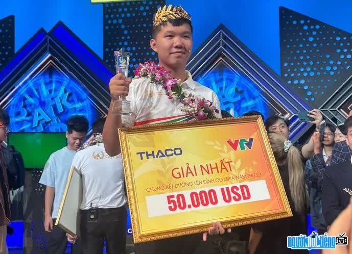 Champion Le Xuan Manh wins the biggest prize ever