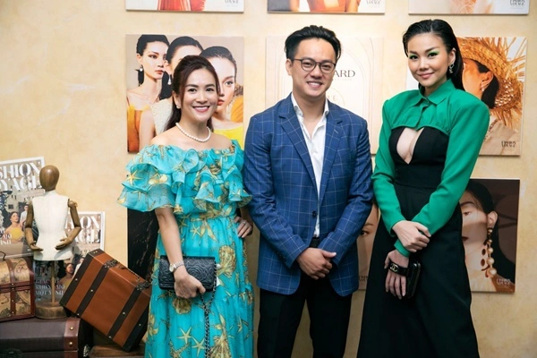 Image of conductor Tran Nhat Minh with supermodel Thanh Hang