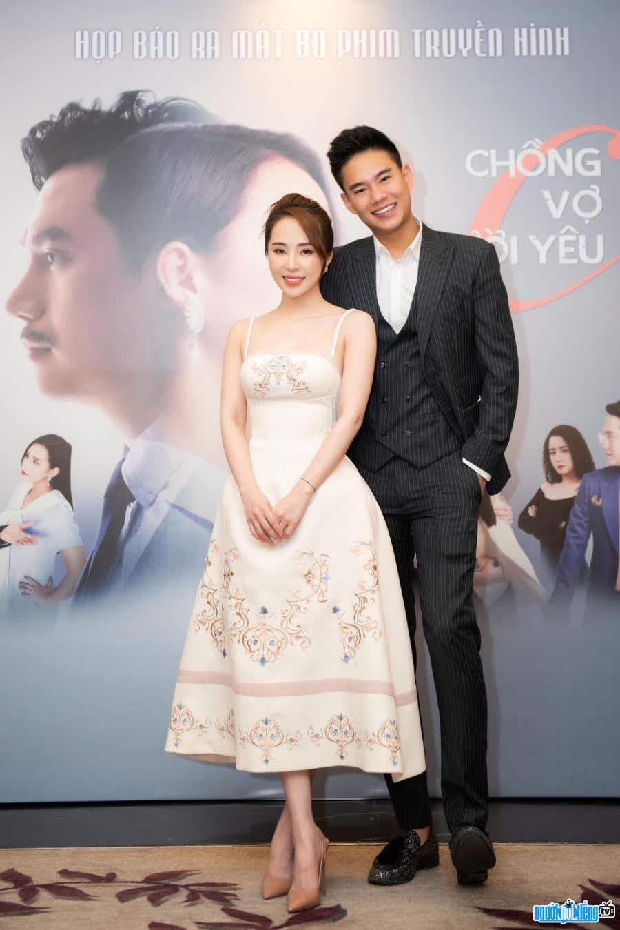 Image of actor Ngo Minh Hoang and co-star Quynh Nga at the movie launch press conference