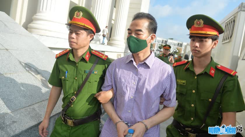 Image of former Deputy Minister of Foreign Affairs To Anh Dung arrested for accepting bribes during the rescue flight case
