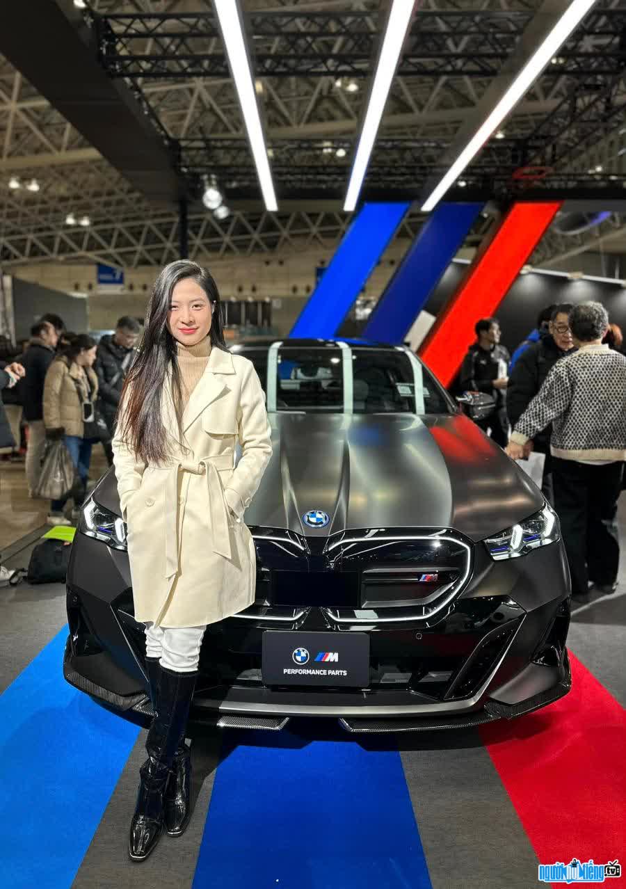 Diem Mi created Titkok and Youtube channels to introduce BMW products