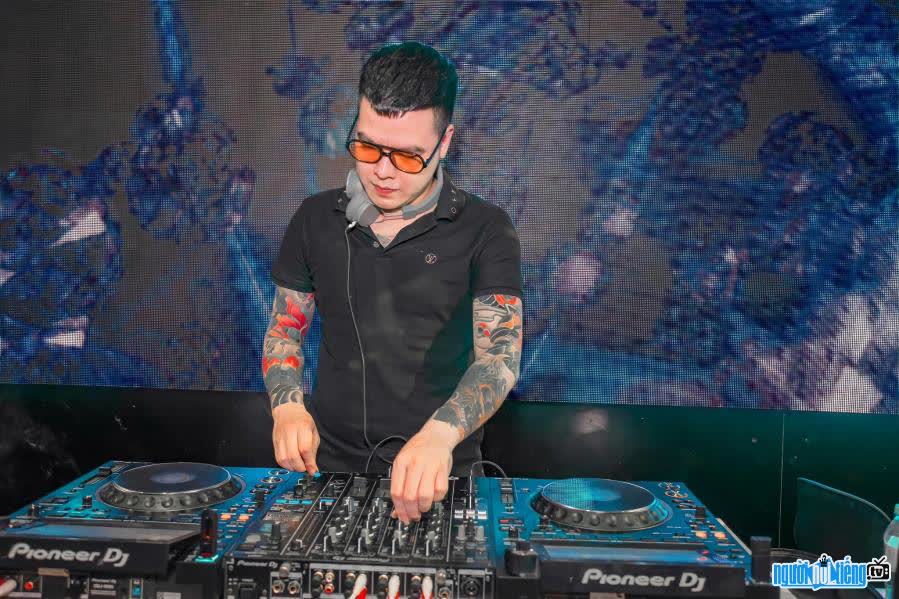 Duy Anh encountered many difficulties when entering the DJ profession. Currently