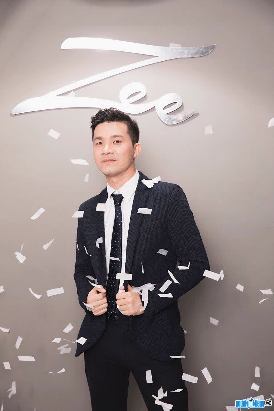 Image of handsome CEO Quan Ngoc