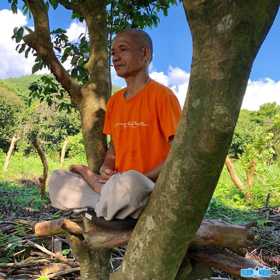 Businessman Nguyen Manh Hung meditates