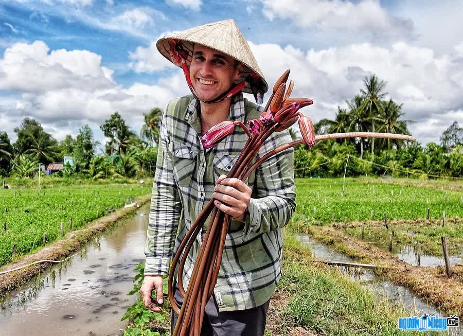 Youtuber Dustin Cheverier (Vietnam Meets Dustin) explores Vietnamese rural life