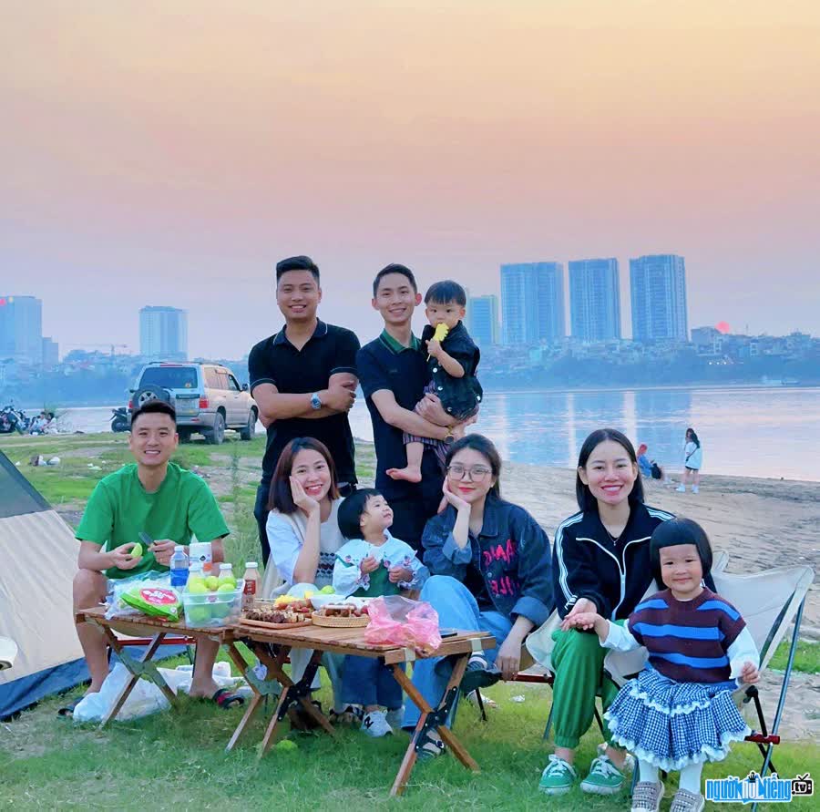Gia đình TikToker Trang Kiu thân thiết với gia đình Bánh Bao Xin Chào