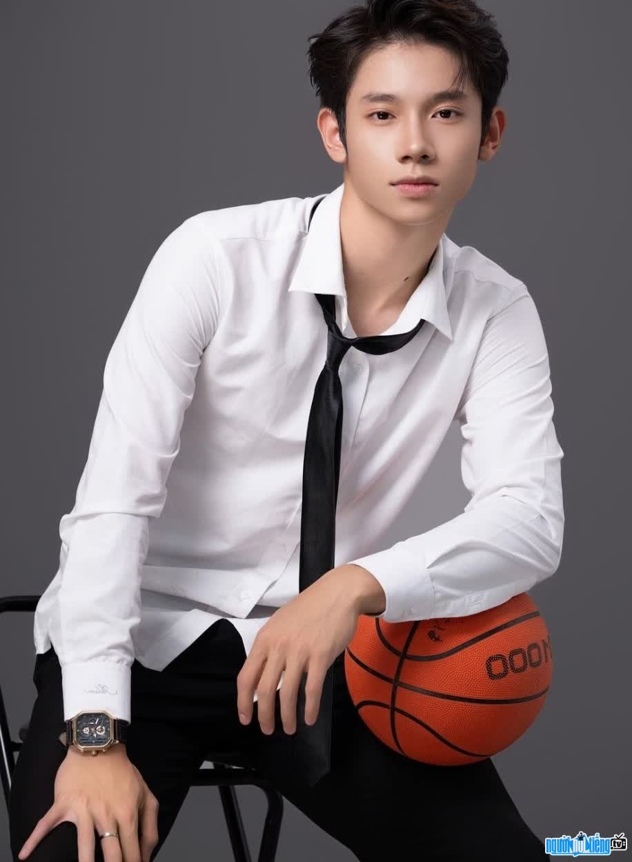  Image of handsome and talented Hoang Hai