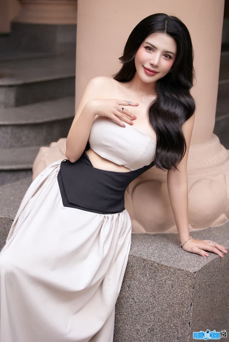  Charming image of Nguyen Le Nhu Quynh