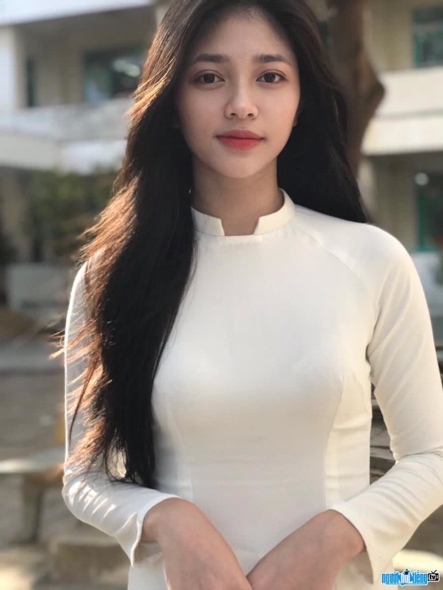 image of beautiful and gentle runner-up Huynh Minh Kien with white ao dai