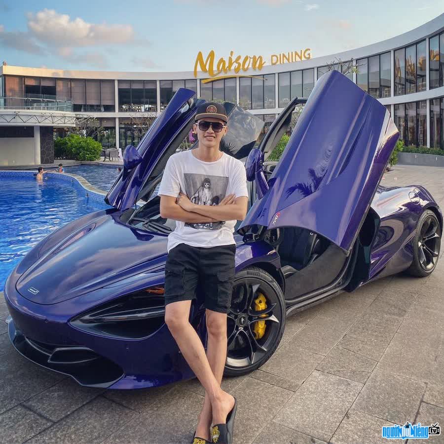  Entrepreneur Phan Cong Khanh was once seen is a super car tycoon