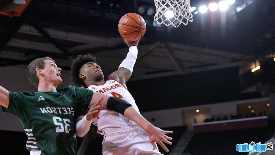 Kevin Porter Jr fighting for the ball while playing