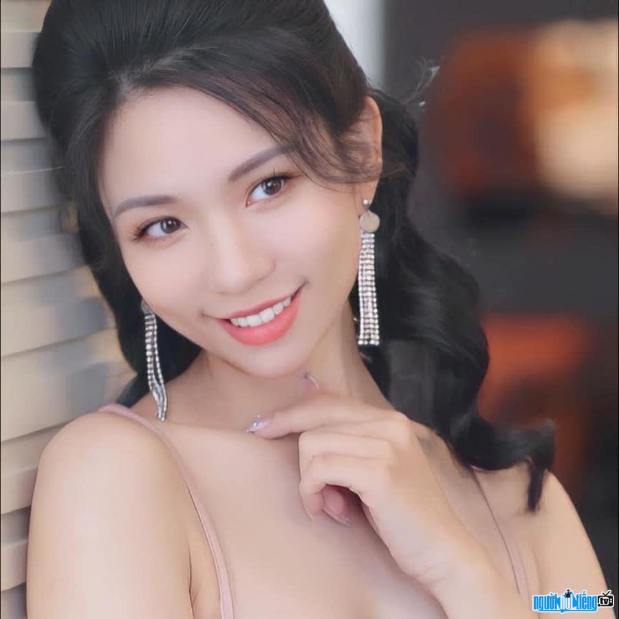 Close-up of the beautiful beauty of Asian beauty Mivi Diem Anh
