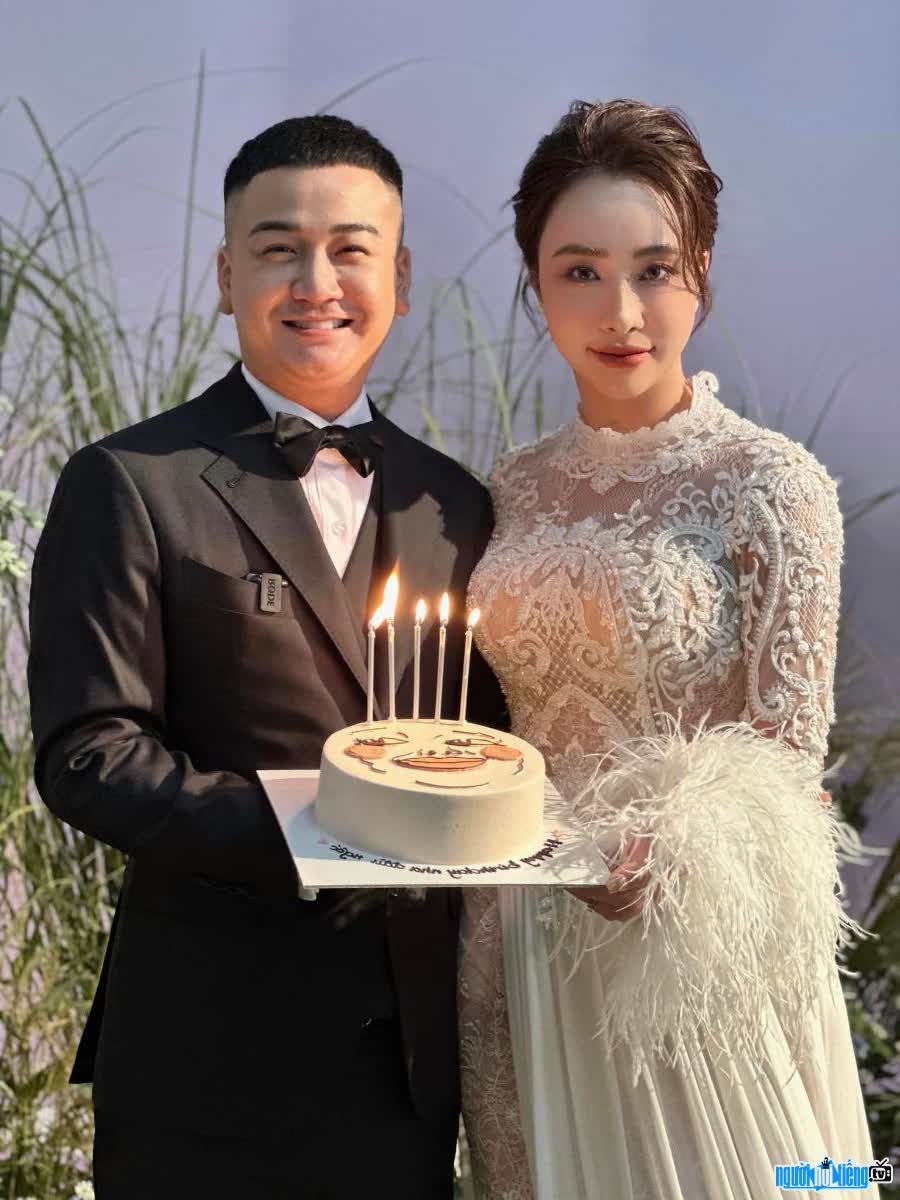 Hình ảnh Hotface Long Shen hạnh phúc bên vợ trong ngày cưới