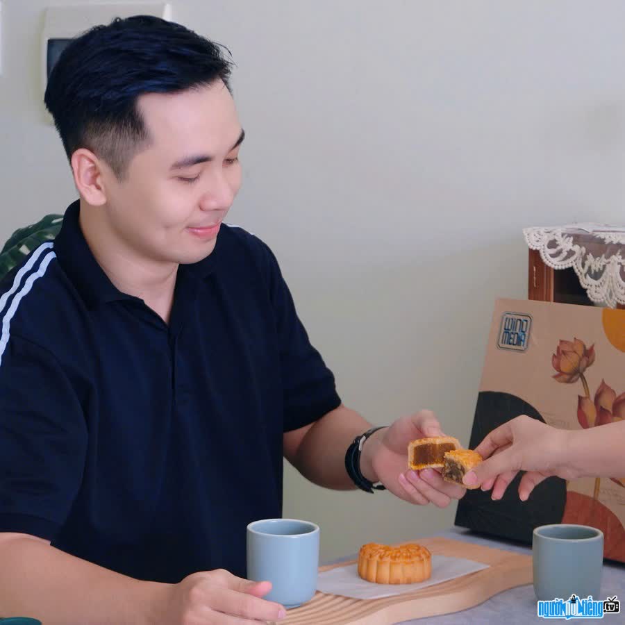 TikToker Let Nhan Cook is attracted thanks to his handsome appearance.