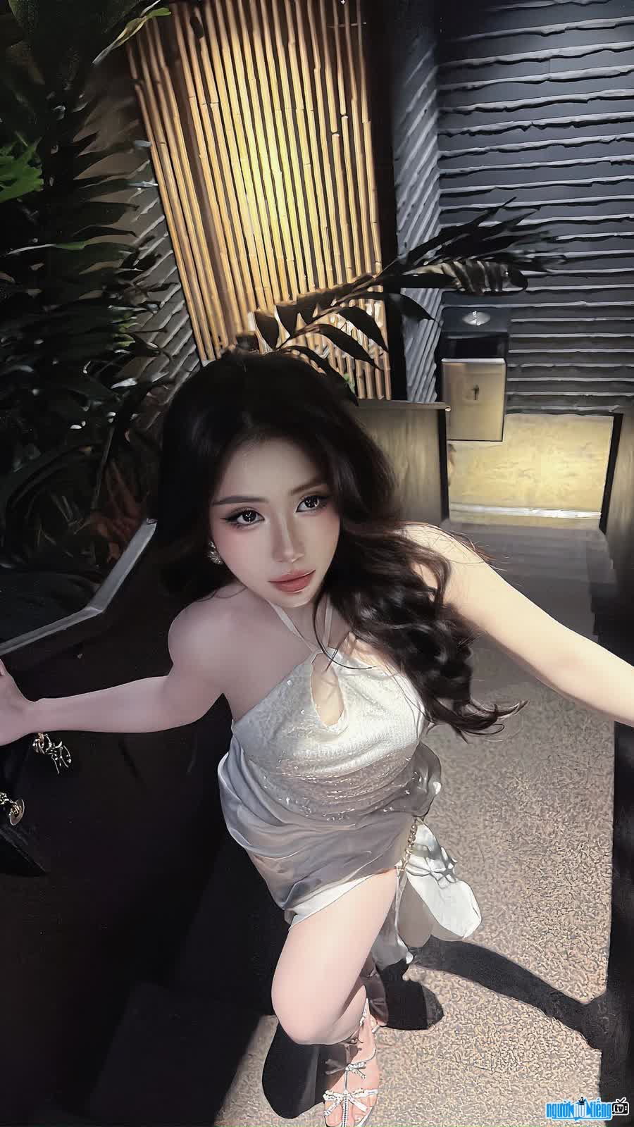 Một hình ảnh xinh đẹp của cô nàng hot girl Nari Trương