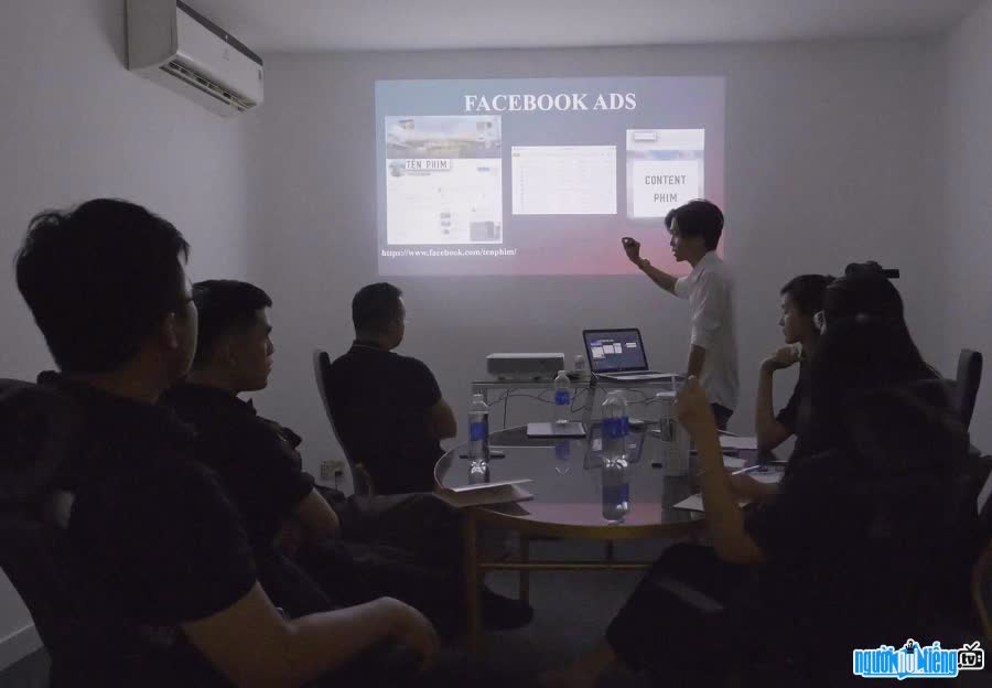 Social network expert Ngo Minh Hau concentrates on work