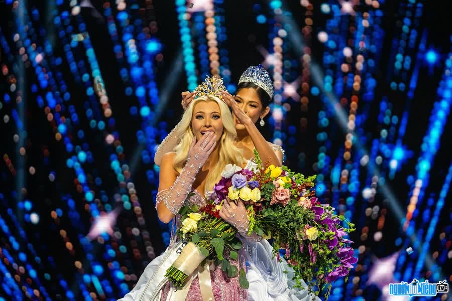 Posting moment crowned Miss Victoria Kjær Theilvig