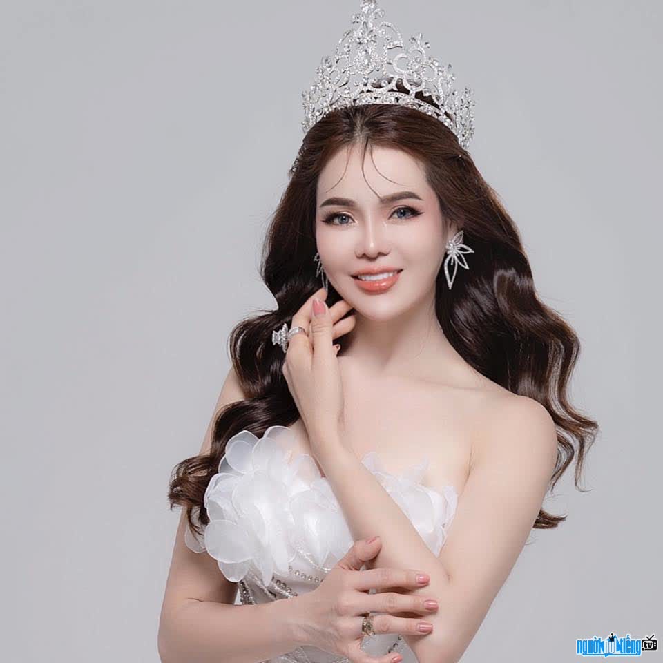 Hình ảnh Á Hậu doanh nhân Ánh Quyên