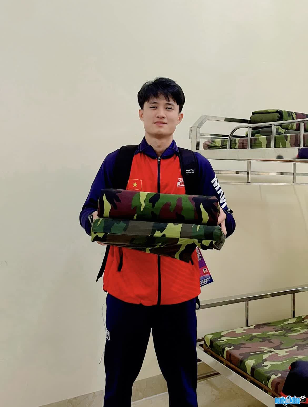 Hình ảnh vận động viên điền kinh Nguyễn Trung Cường