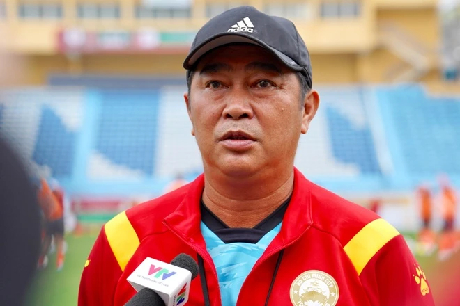 Hình ảnh huấn luyện viên Trần Minh Chiến