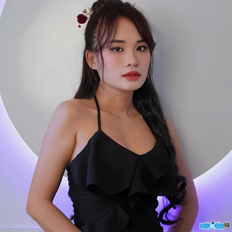 Chân dung ca sĩ Huyền Zoe