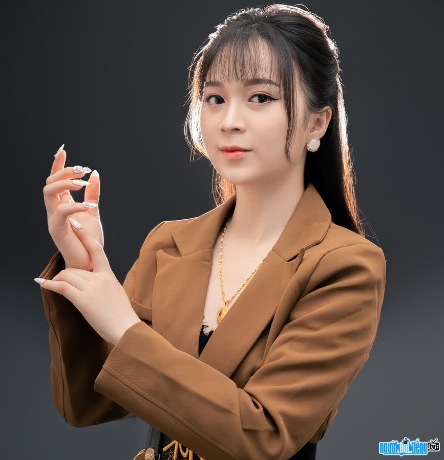 Chân dung chuyên gia Nguyễn Hiền (Trắng Da)