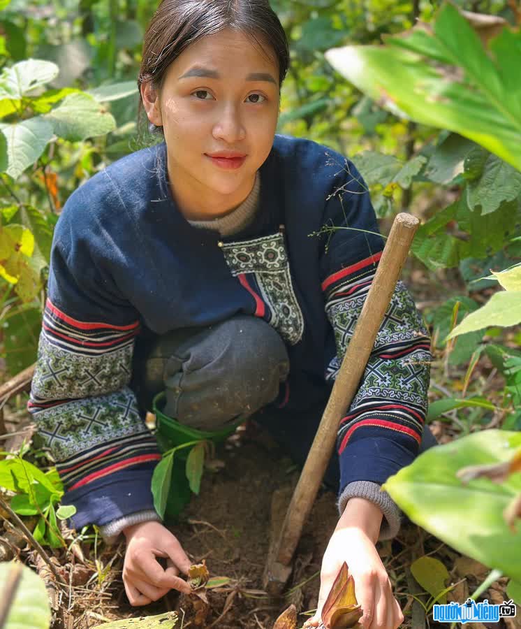Chân dung TikToker Mẩy Linh Yên Bái