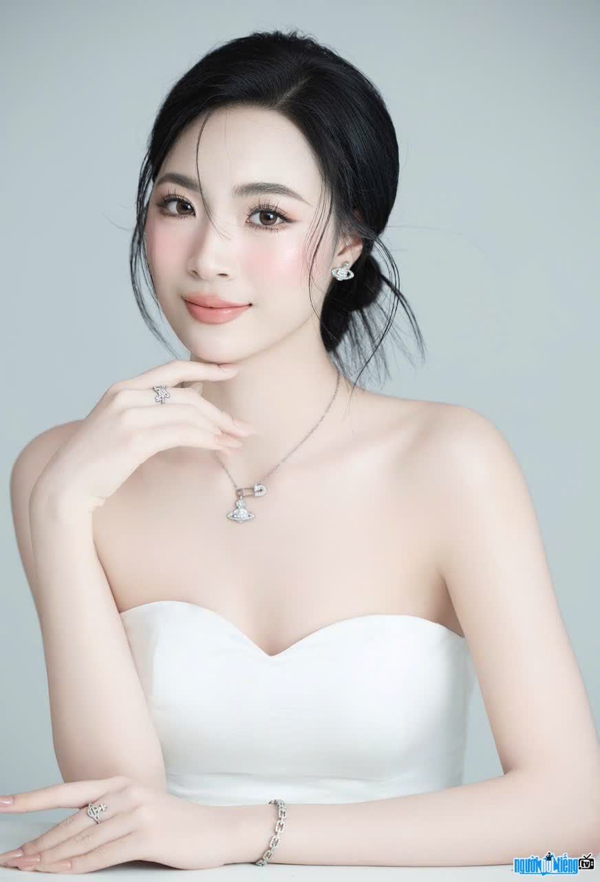 Hình ảnh Á Hậu Bùi Thu Thủy