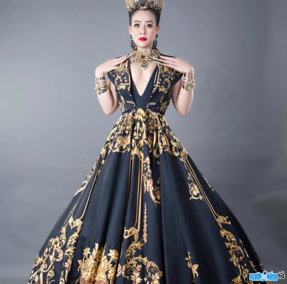 Hình ảnh á hậu Thúy Nhân