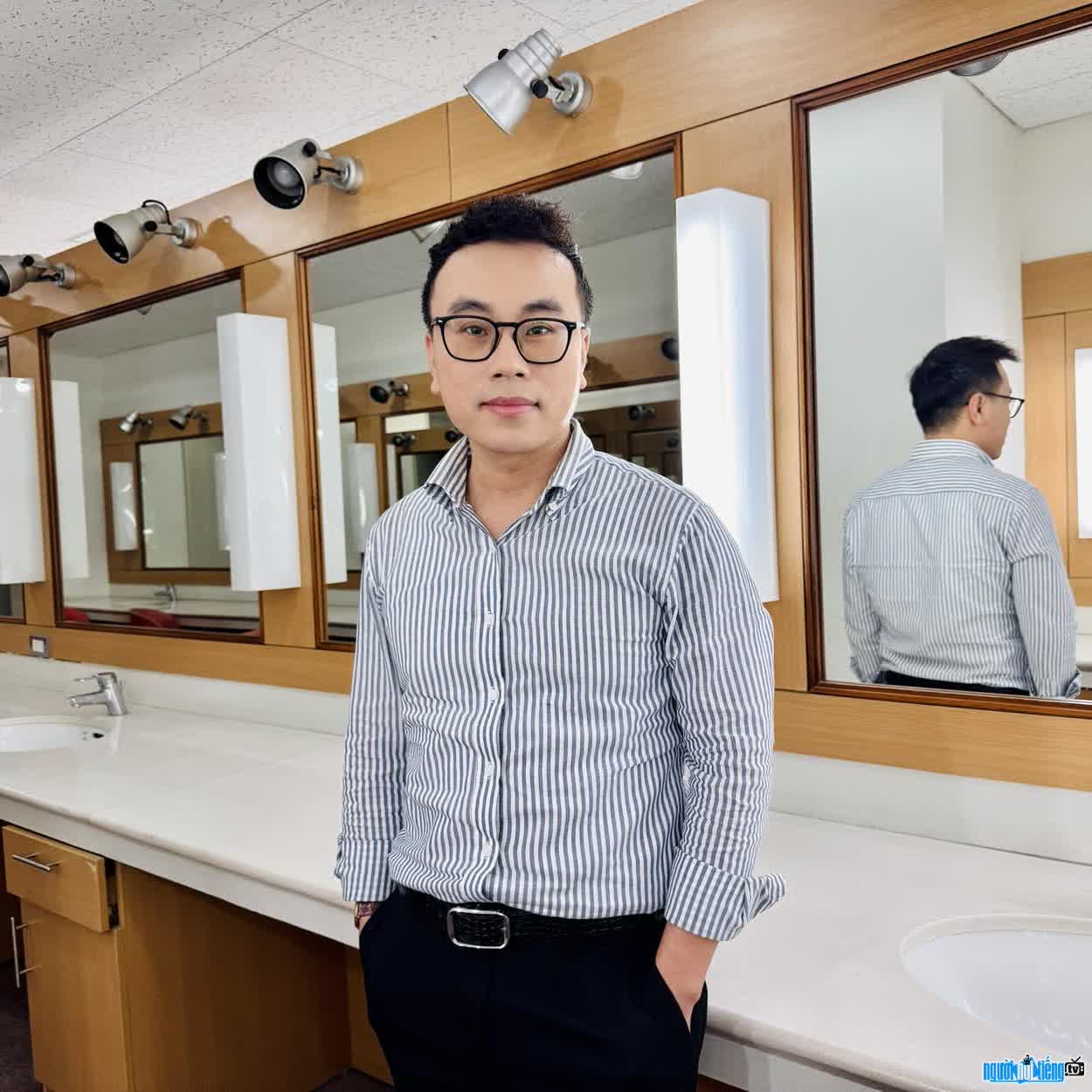 Hình ảnh nhà báo Hà Tùng Long