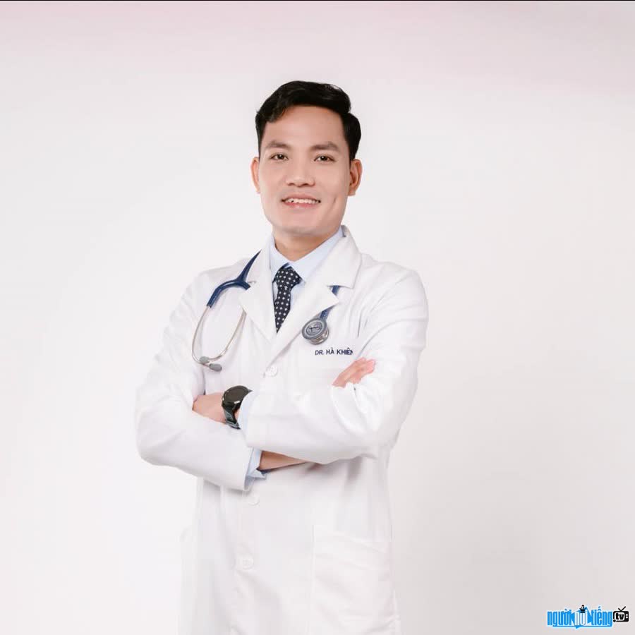 Chân dung bác sĩ Hà Văn Khiên