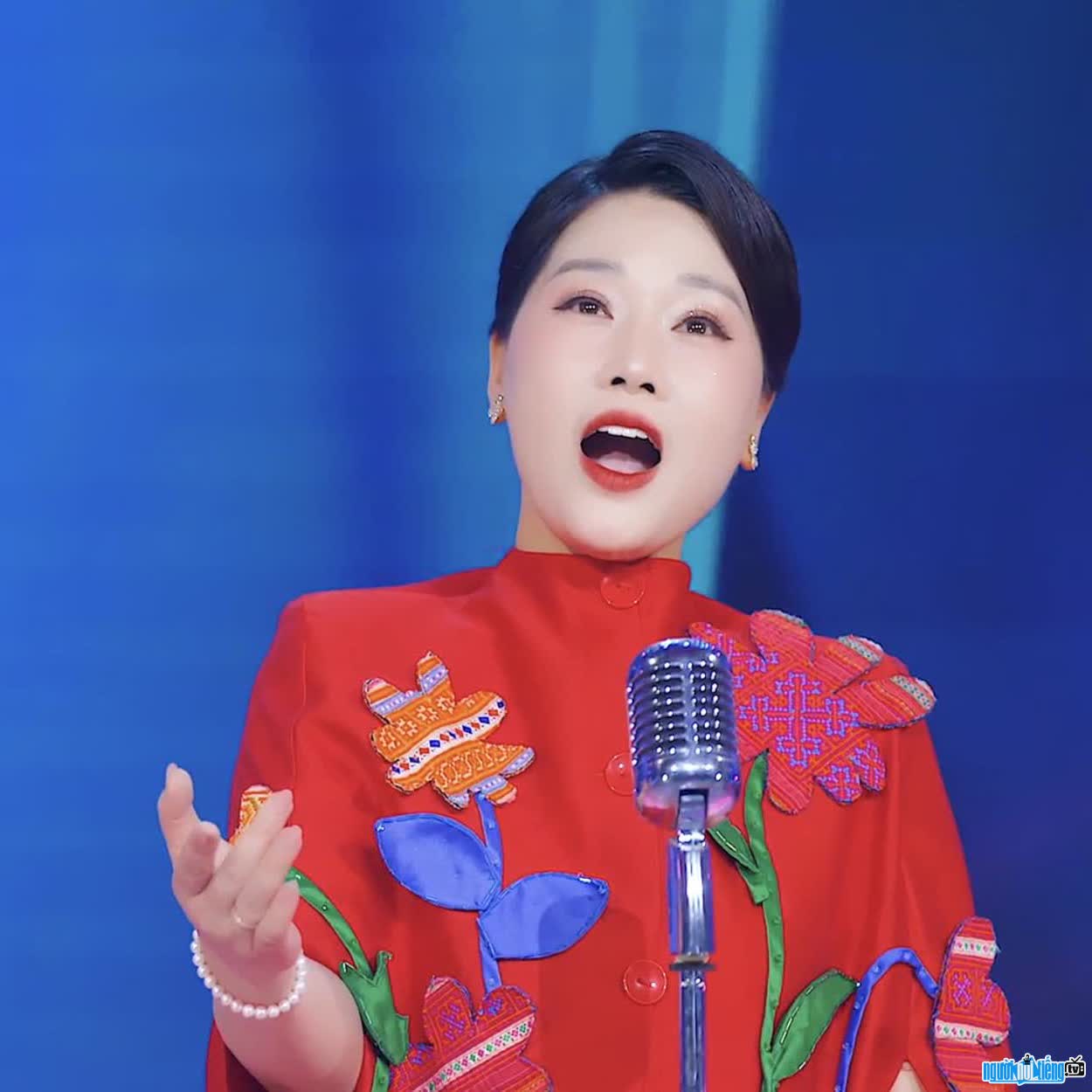 Hình ảnh NSƯT Hương Giang