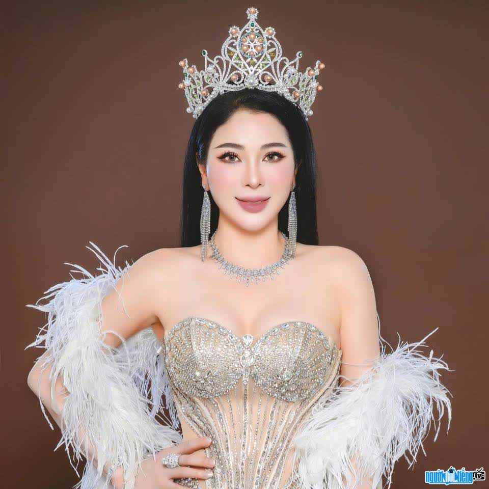 Hình ảnh hoa hậu Lucy Hà
