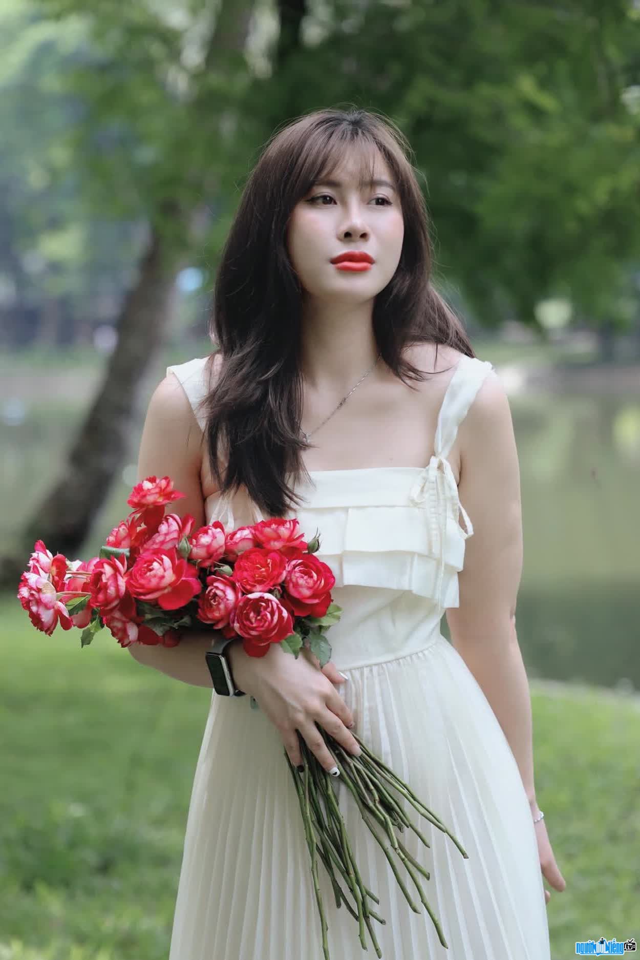 Hình ảnh phóng viên Cao Oanh xinh đẹp tài năng