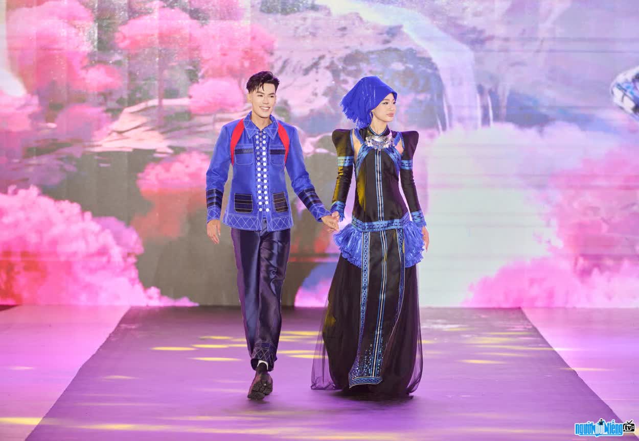 Hình ảnh Sơn Ngọc Hậu trên sàn catwalk