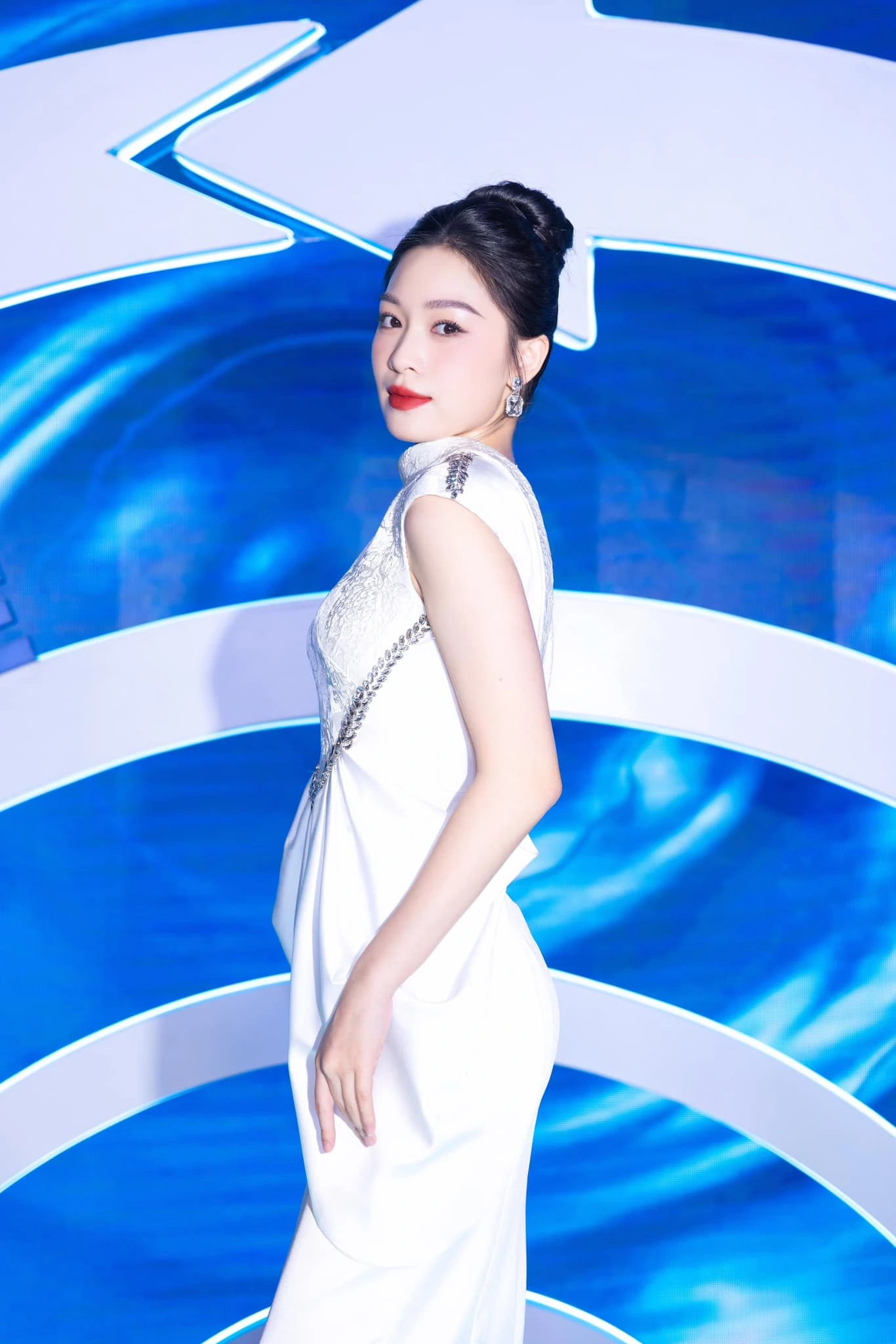 Hình ảnh xinh đẹp của MC Hạnh Quyên