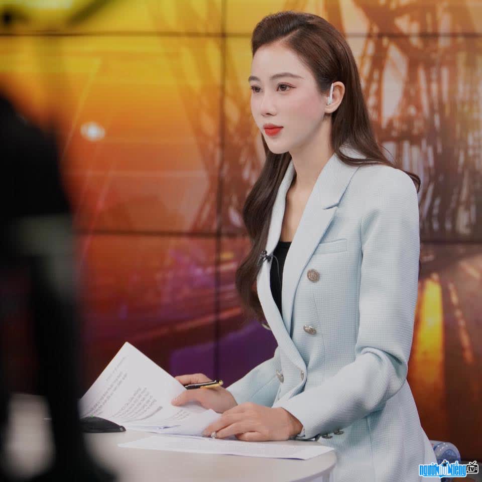 Hinh ảnh MC Hà Khánh Linh mới nhất