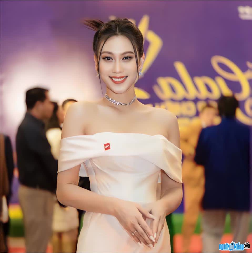 Hình ảnh MC Vân Quỳnh duyên dáng xinh đẹp