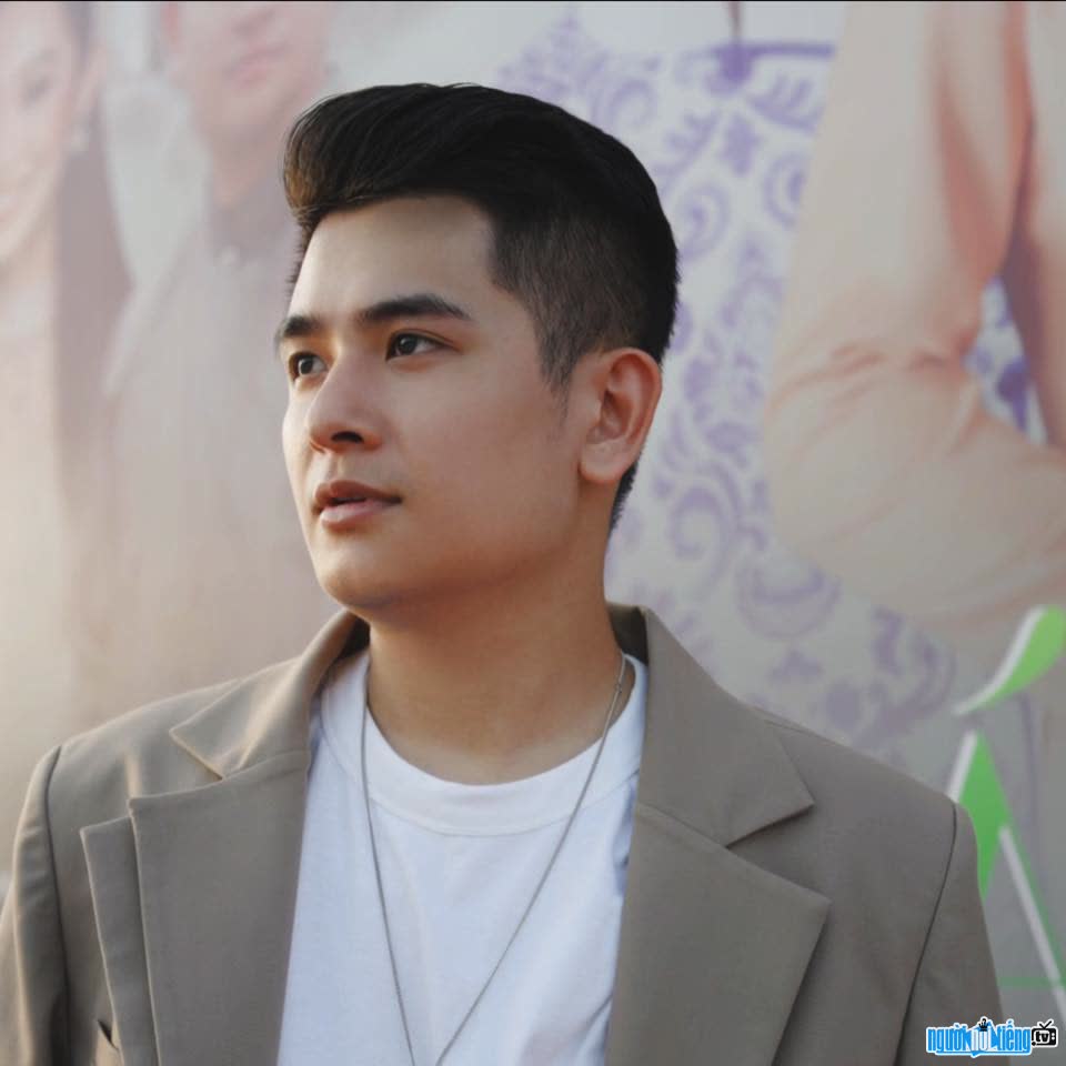 Hình ảnh điển trai của NTK trẻ Nguyễn Minh Long