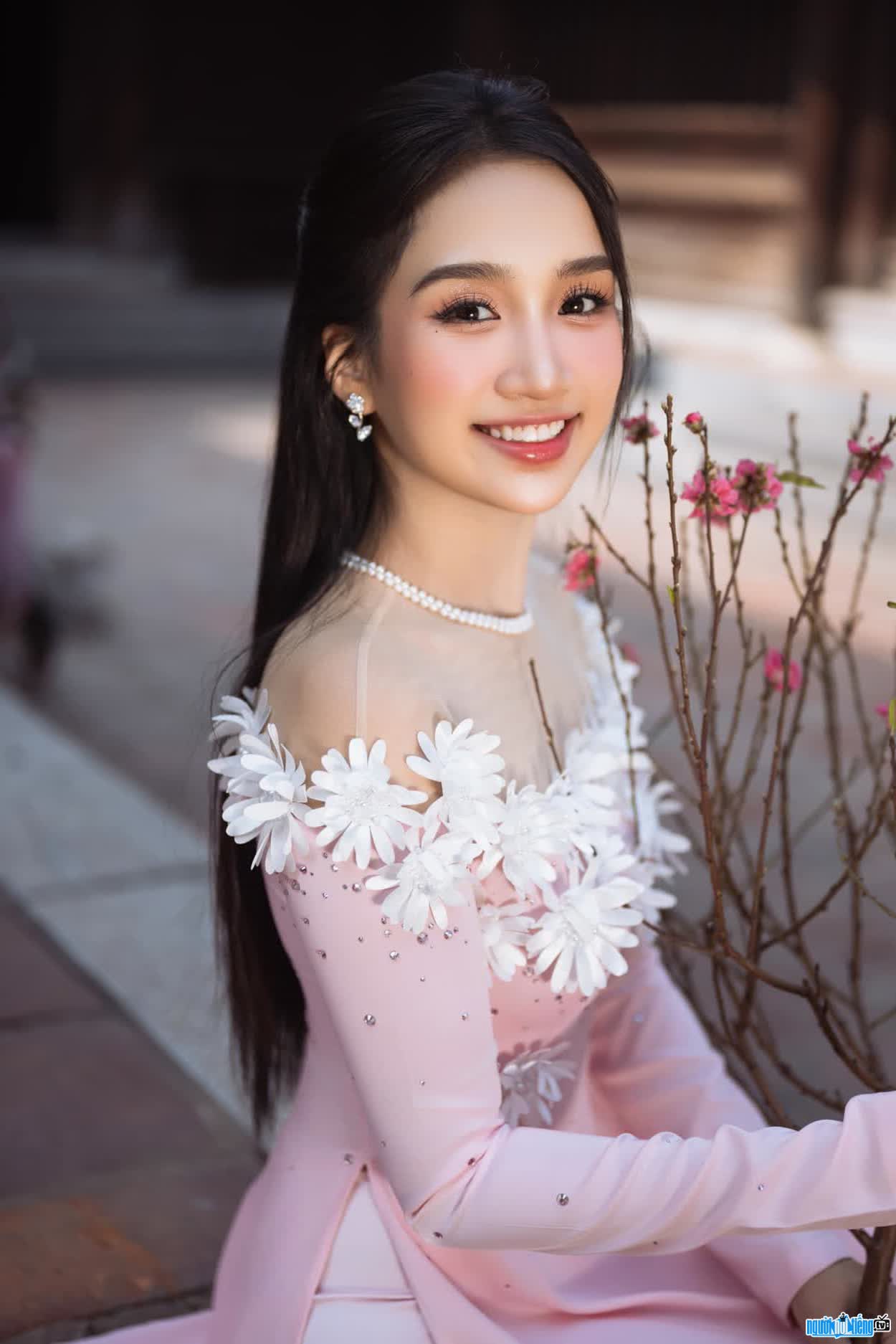 Hình ảnh Dương Trà Giang xinh đẹp duyên dáng