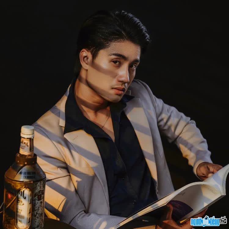 Hình ảnh điển trai tài năng của diễn viên Đạt Nguyễn