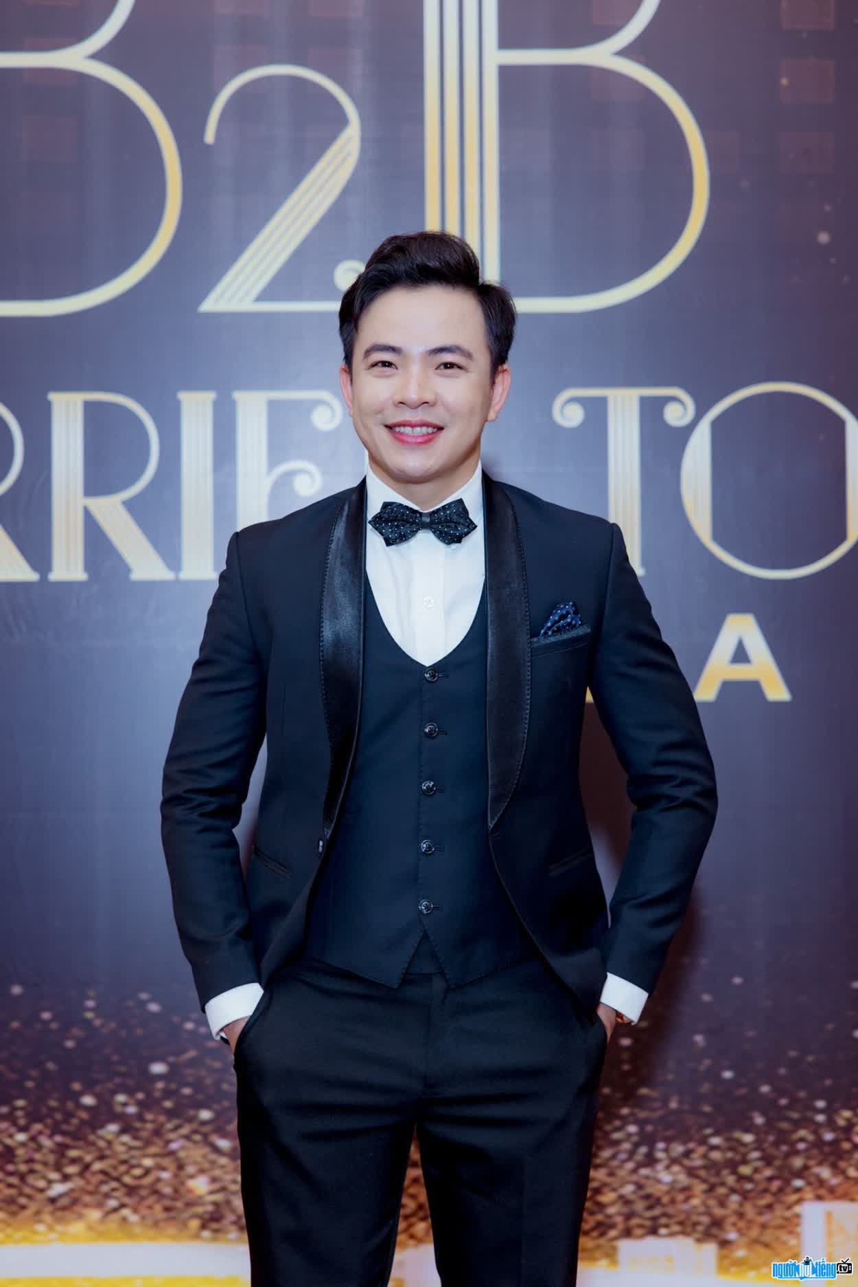 Hình ảnh MC Đức Tuyến điển trai tài năng