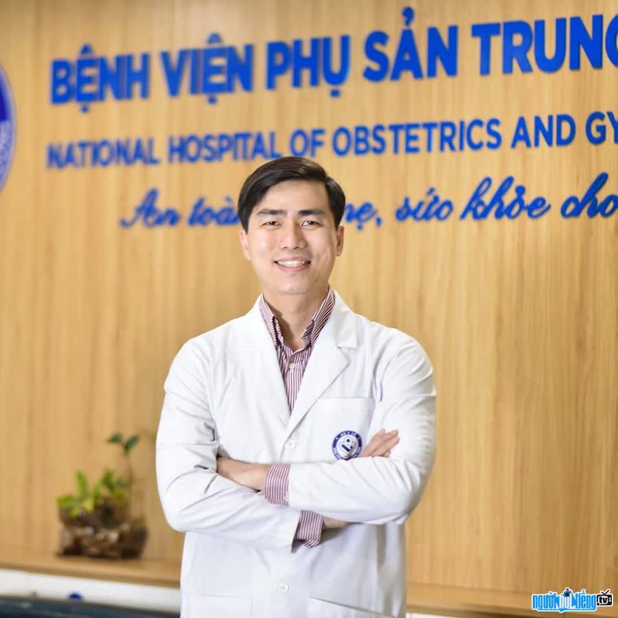 Bác sĩ Phan Chí Thành công tác tại Bệnh viện Phụ sản Trung ương