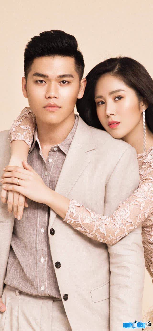 image of singer Pham Trung Kien and Le Phuong's wife