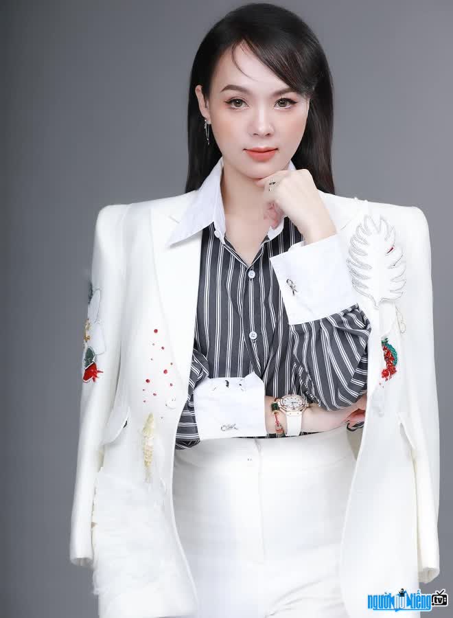 Chuyên Gia Trương Thị Tú Quyên xinh đẹp và bản lĩnh