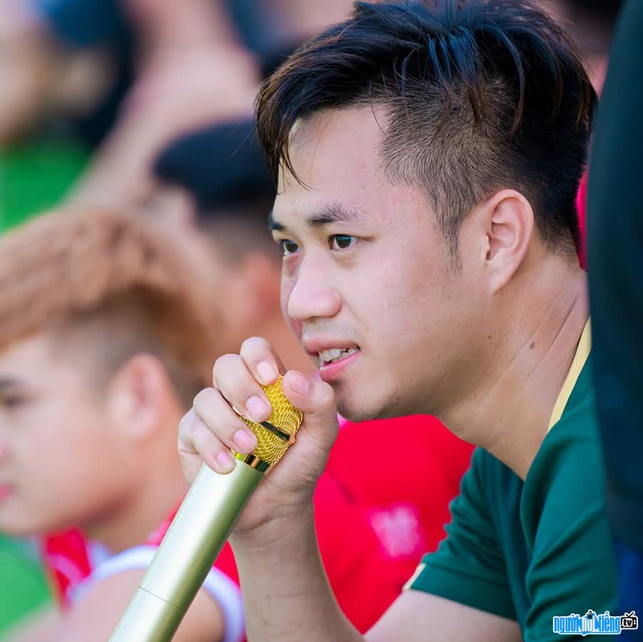 Bình luận viên Tú Cuội nổi bật trong các giải đấu phong trào
