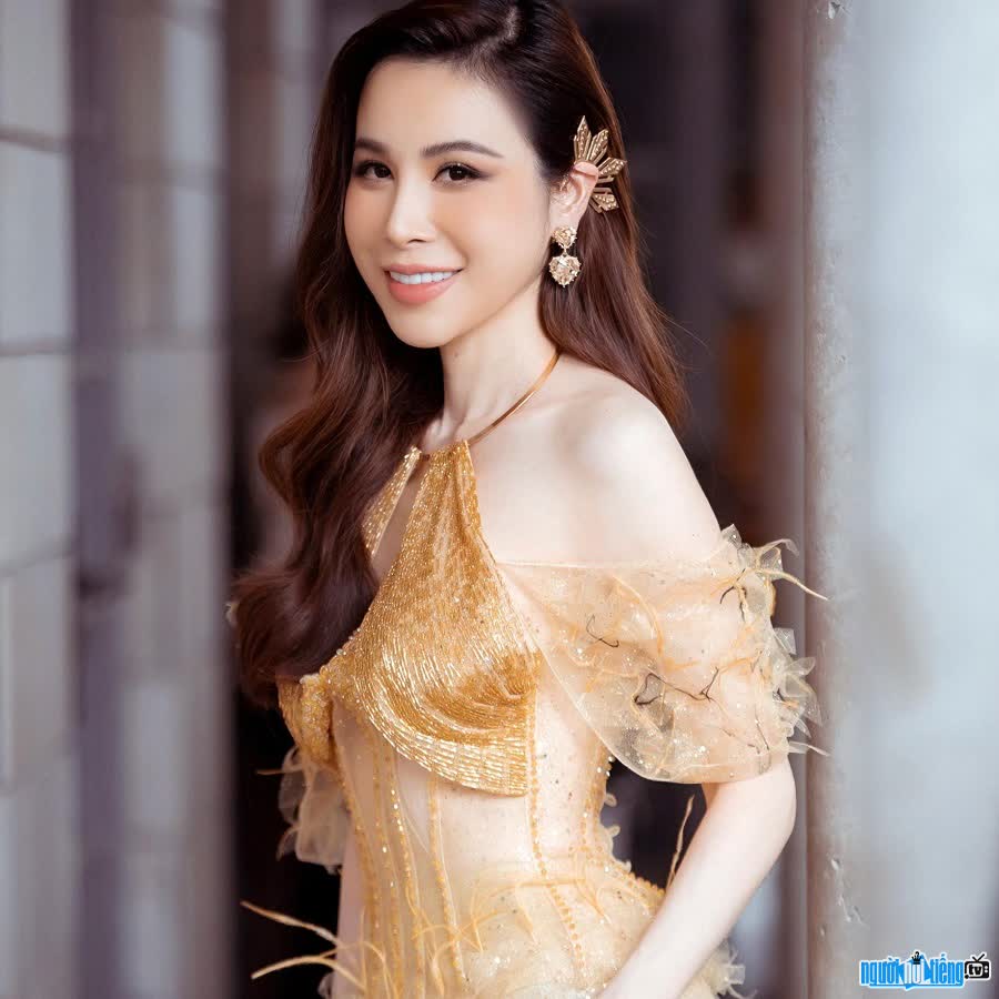 Chân dung doanh nhân Hoàng Dung (Lisa Huang)