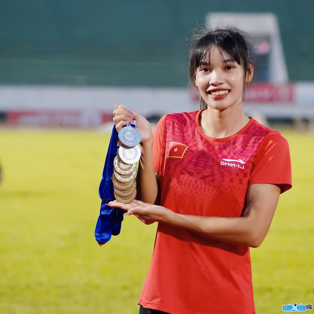 Hình ảnh Hoàng Thị Minh Hạnh xuất sắc giành nhiều giải thưởng