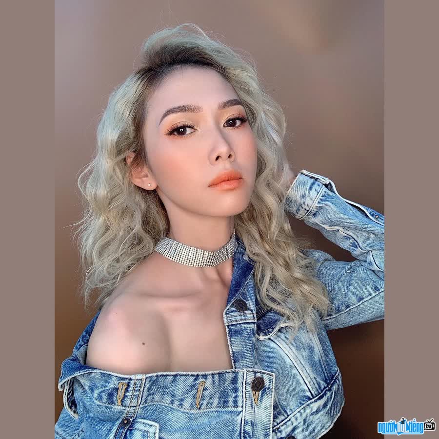 Chuyên gia trang điểm Bùi Bích Phương quyến rũ và cá tính