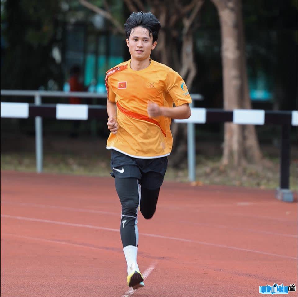 Hình ảnh Nguyễn Trung Cường trên sân tập luyện